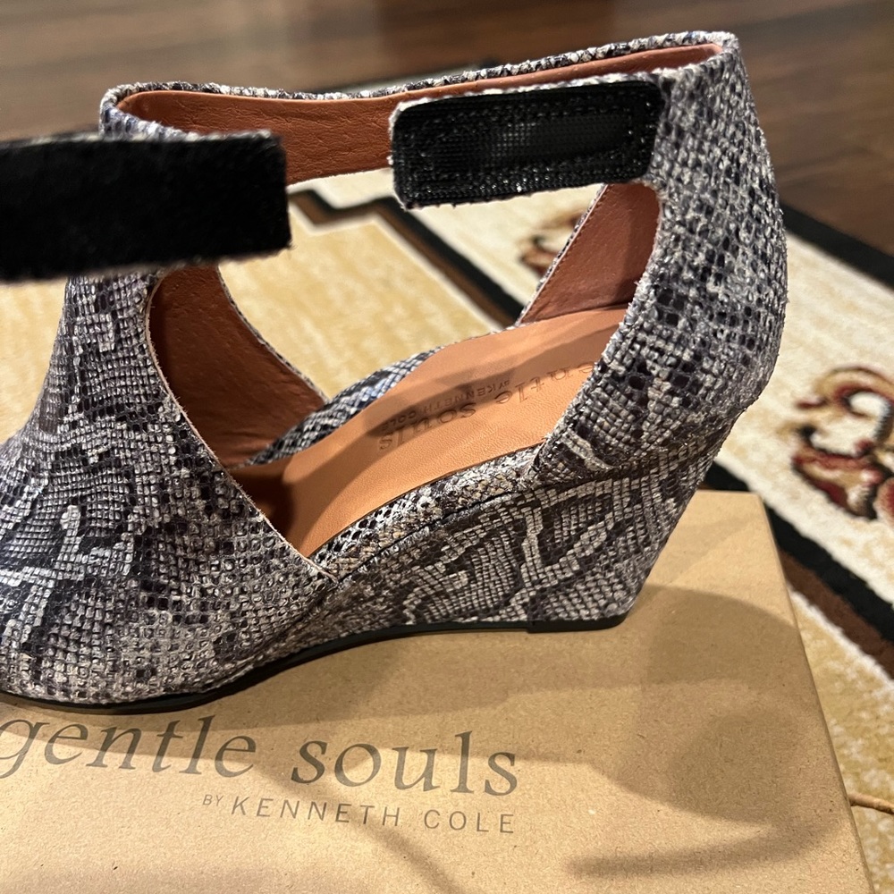 Kenneth Cole - Picture 3 of 12